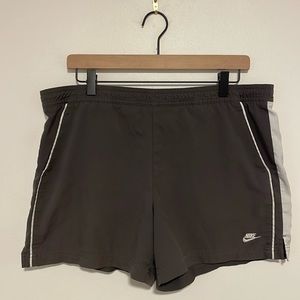 Nike Size Medium Gray Athletic Shorts with Side Pockets